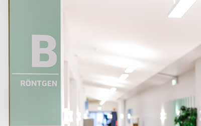 Wegweiser zur Roentgenabteilung in der Radiologie Heinrichsallee