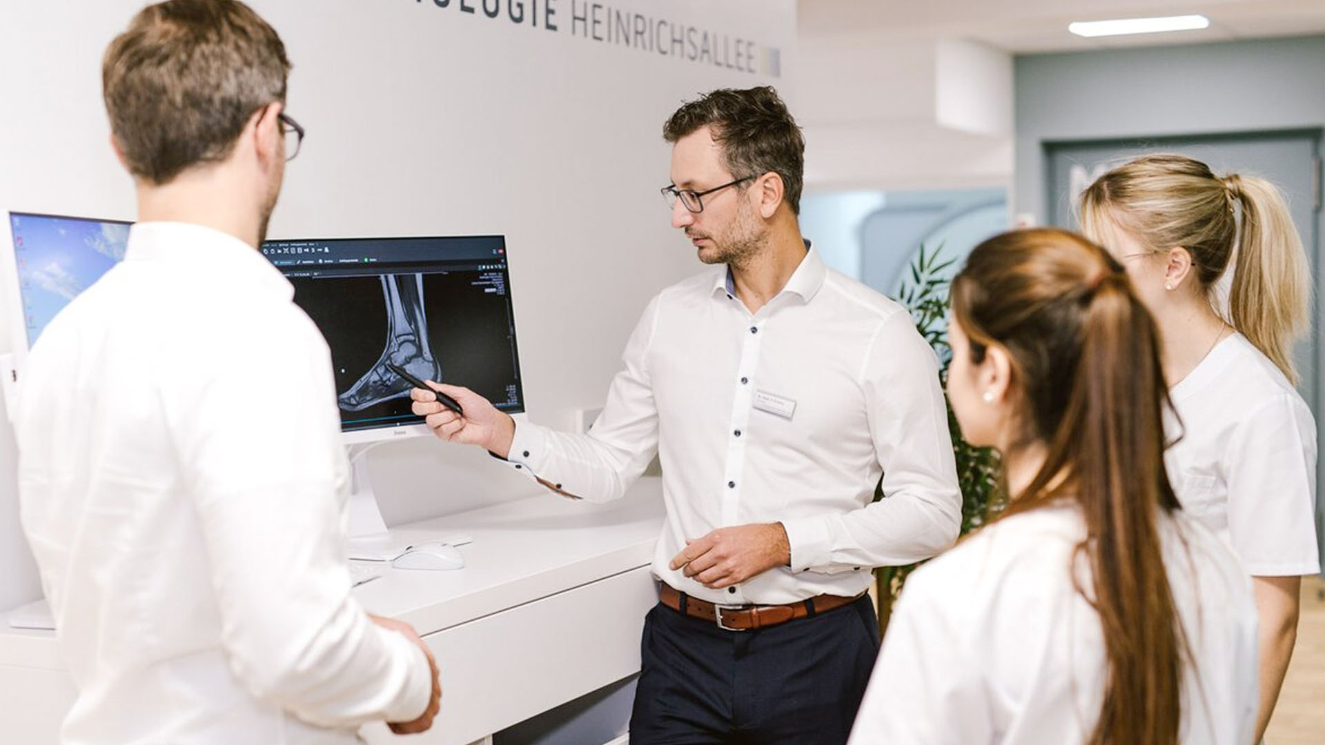 Schmerz- & Strahlentherapie, Sport-/ Bewegungsdiagnostik | Szintigrafien | Radiologie Heinrichsallee